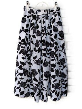 Vintage 80s Skirt White with Black Roses Size 6 Lana Lee Fashions